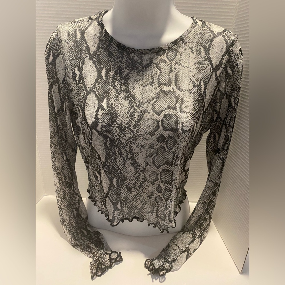 Le Lis Black & Gray Snake Print Crop Top with Black Trim Along the Wrist & Waist